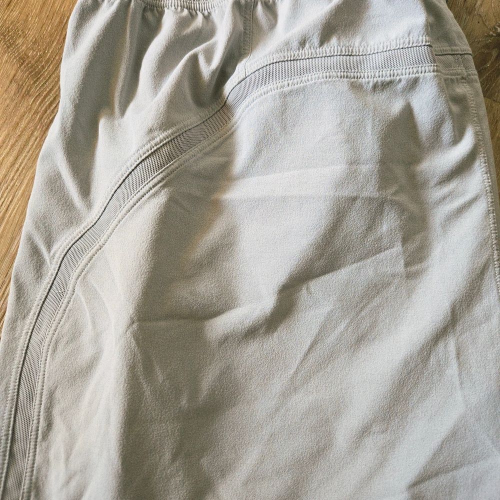 Men's lululemon Gray Shorts - Picture 8 of 9